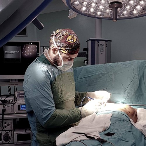 Op. Dr. M. Hakan Bulam during surgery