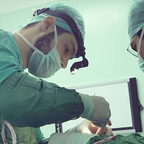 Op. Dr. M. Hakan Bulam operating with surgical loupes