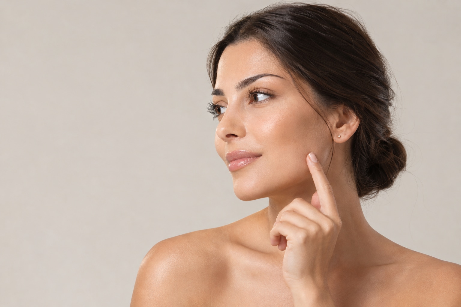 Hybrid filler (hyaluronic acid and calcium hydroxylapatite)